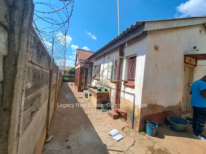 Dzivarasekwa Gunhill Family Home with ensuite & borehole