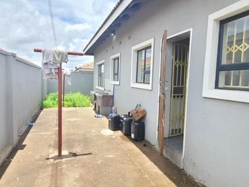 2 Bedroom Flat & Apartment