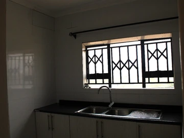 2 Bedroom Flat & Apartment