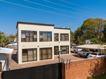 5 Bedroom Flat & Apartment