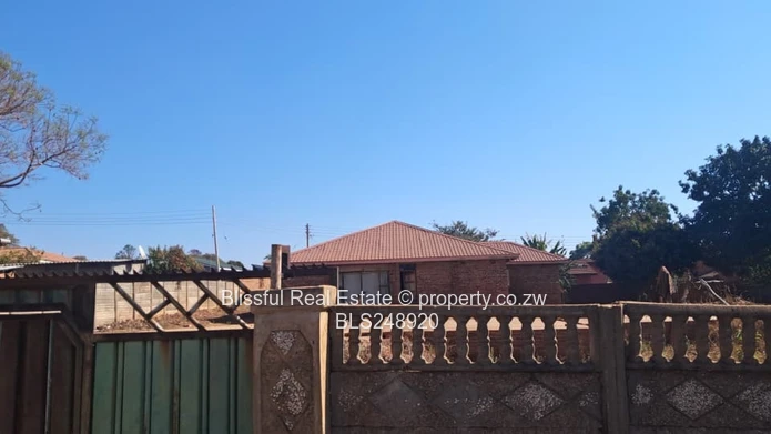incomplete 5 bedroom house for sale in Tynwald 