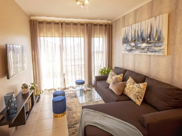 2 Bedroom Flat & Apartment