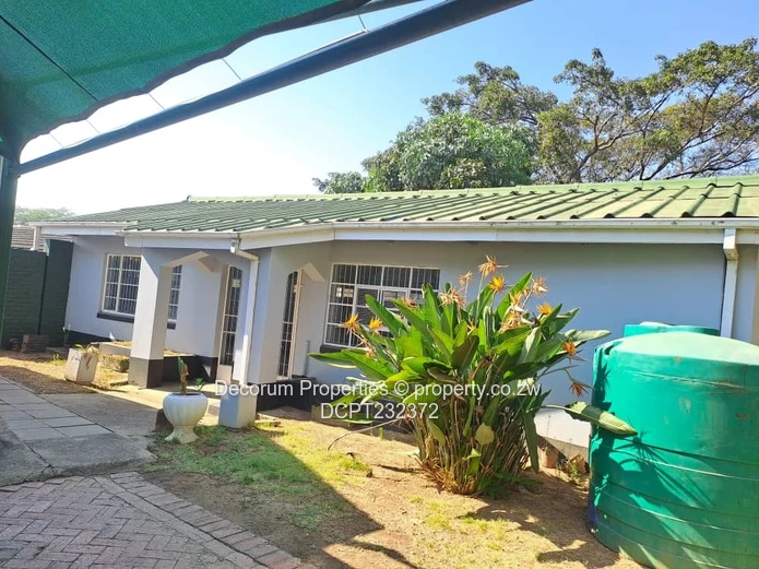 Newlands 5 - Bedroom house to let