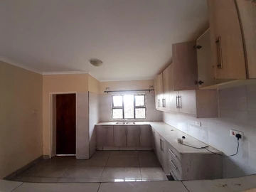 2 Bedroom Flat & Apartment