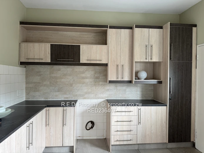 Modern 2-Bedroom Ground Floor Flat - CBD