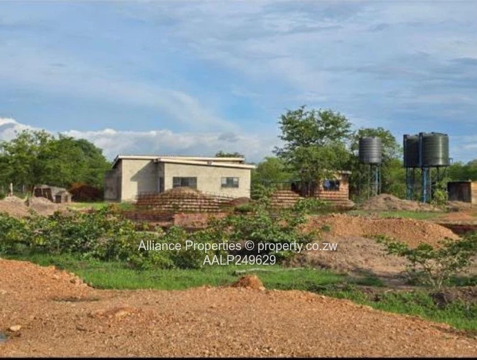 Kadoma: 1.96Ha Commercial Plot with 150m² Shell & Water Towers