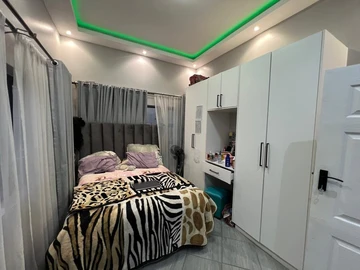 4 Bedroom Flat & Apartment