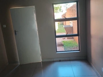 4 Bedroom Flat & Apartment