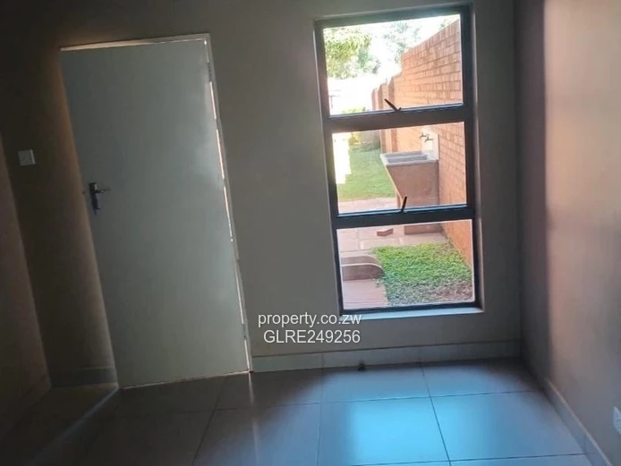 Spacious 4-Bed Vainona Apartment — Modern Kitchen & Borehole
