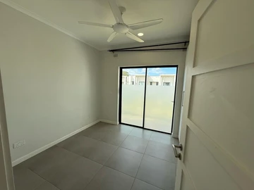 3 Bedroom Flat & Apartment