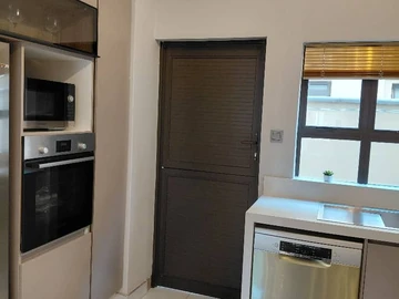 3 Bedroom Flat & Apartment