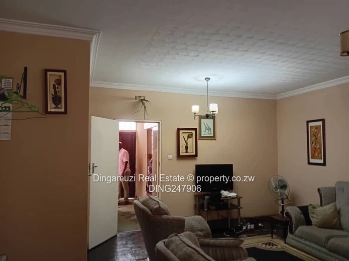 Duplex garden flat in the avenues with great potential for commercialization 
