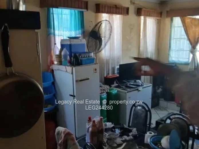 Chitungwiza Unit C House For Sale With Cottage