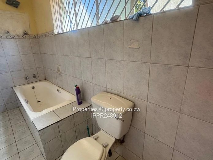 Golden Oldie Modern 5-Bedroom Home – Marlborough