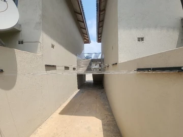 2 Bedroom Flat & Apartment