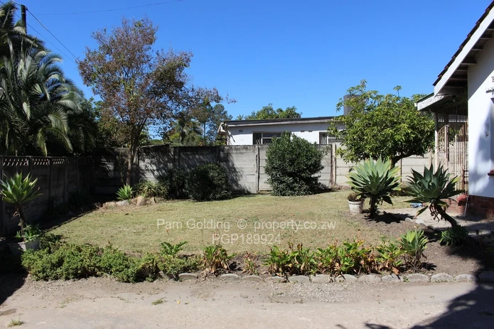 House for Sale in Queensdale. (Sole Mandate)