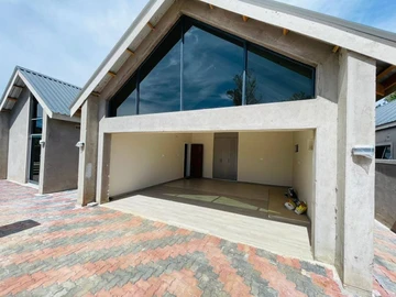 4 Bedroom Flat & Apartment