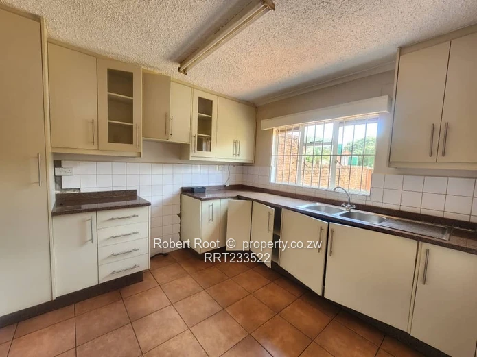 3 Bedroom Duplex Flat to Rent in Marlborough 