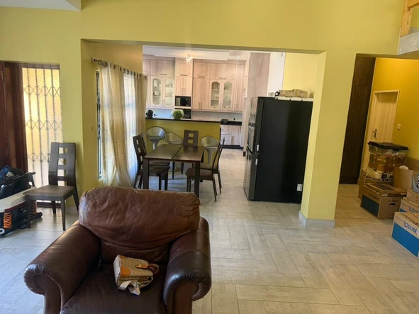 4 Bedroom Flat & Apartment