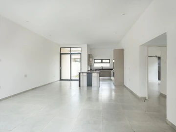 3 Bedroom Flat & Apartment