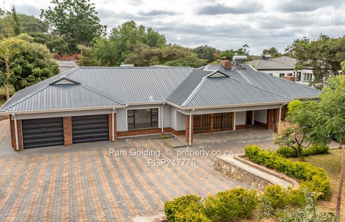 Beautiful Modern Family Home in Helensvale