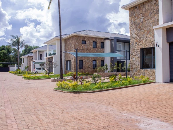 5 Bedroom Flat & Apartment