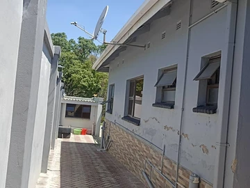 3 Bedroom Flat & Apartment