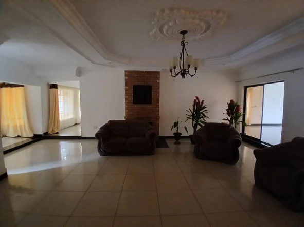 6 Bedroom House