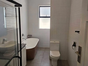 3 Bedroom Flat & Apartment