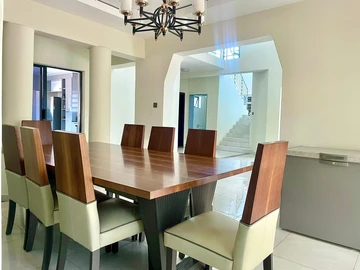 6 Bedroom House