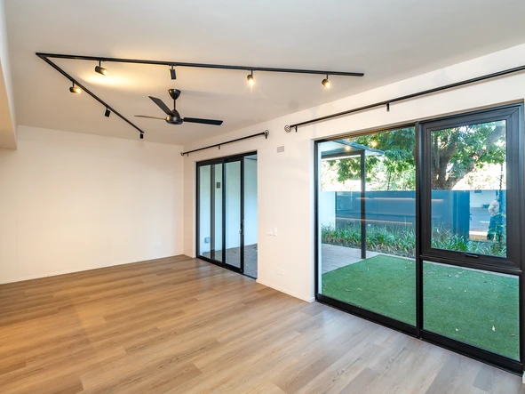 3 Bedroom Flat & Apartment