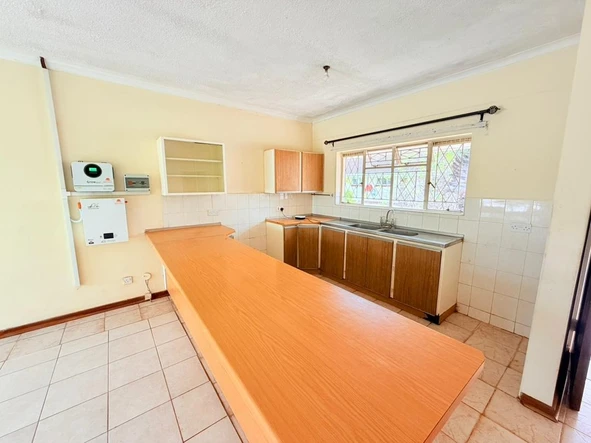 2 Bedroom Flat & Apartment