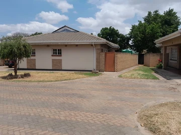 3 Bedroom Flat & Apartment