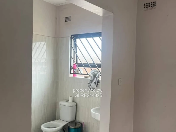 3-Bed Home with Borehole & Paved Yard in Madokero