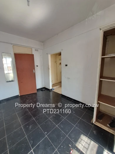 1-Bed Avenues Flat,  — Bright Rooms & Borehole