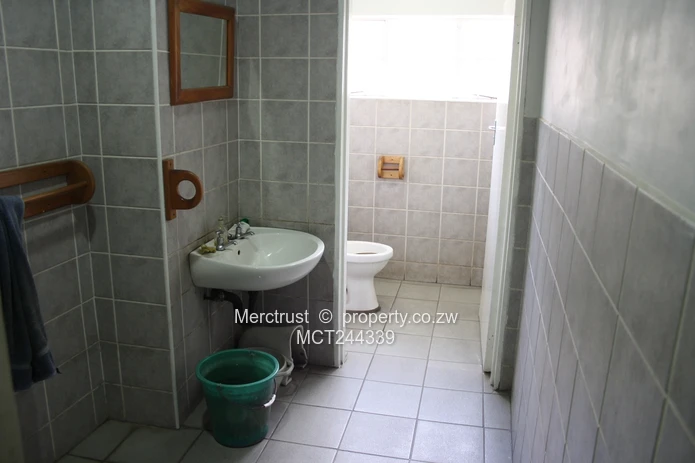 Spacious factory/warehouse