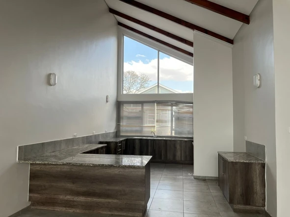 3 Bedroom Flat & Apartment