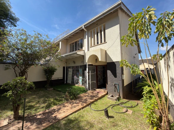 3 Bedroom Flat & Apartment