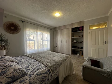 3 Bedroom Flat & Apartment