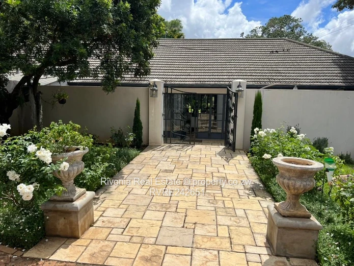 Highlands 4-Bed Home with Verandah, Pool & Gardens