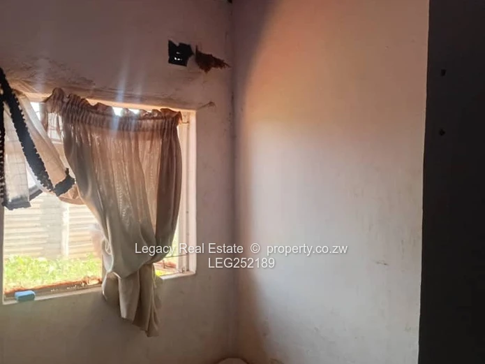 4-Bed Glen View Home — Walled Yard, Verandah & Good ZESA