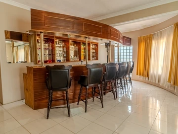 Farm & Agricultural Land