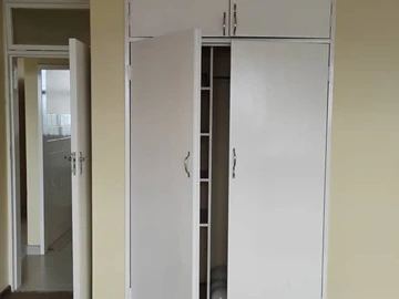 2 Bedroom Flat & Apartment