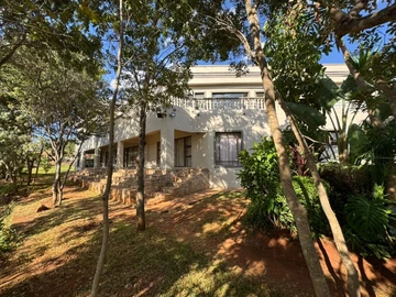6 Bedroom House