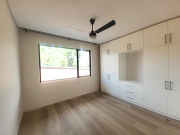 3 Bedroom Flat & Apartment