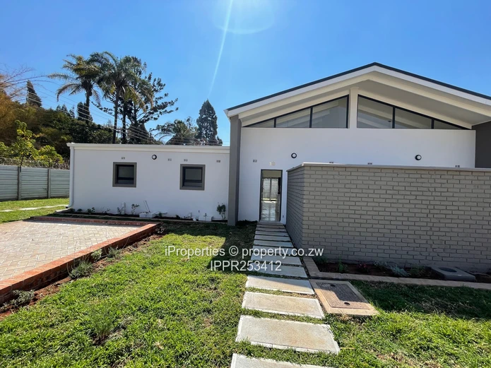 Modern 2-Bed Garden Flat, Private Yard in Marlborough