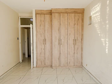 2 Bedroom Flat & Apartment