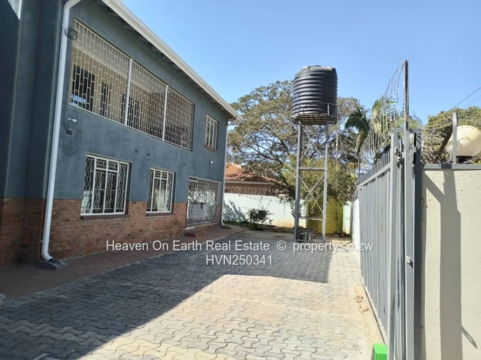 Double storey house and cottage to let  (Sole Mandate)