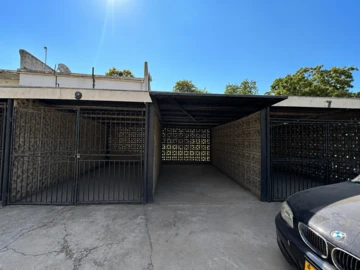 2 Bedroom Flat & Apartment