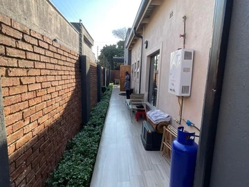 4 Bedroom Flat & Apartment